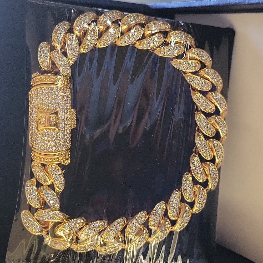 ETEVON Unisex Gold Plated Bracelet